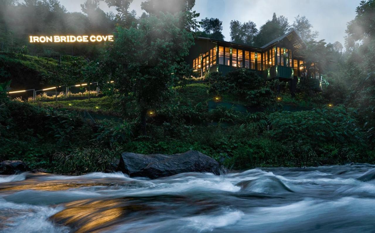 Iron Bridge Cove Villa Meppādi Buitenkant foto